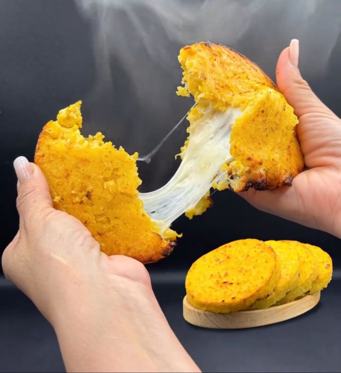 AREPA DE MAÍZ RELLENA DE QUESO (AREPA E CHOCLO)